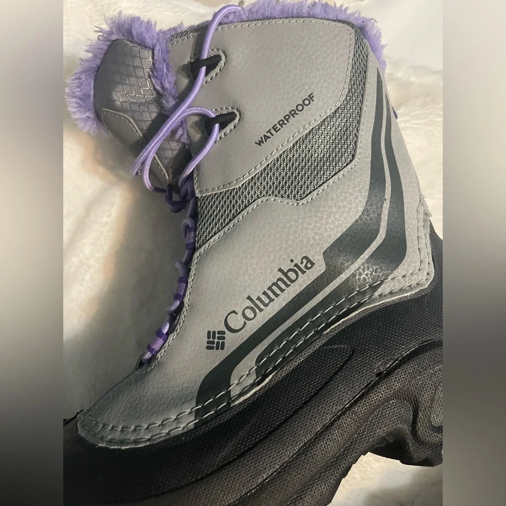 🤍💜💎💎Columbia Kids' Black and Lavender Snow Boots